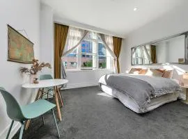 Stylish Retreat with city views in Auckland CBD