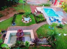 Cabaña con piscina