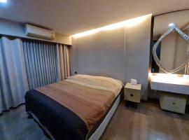 1Bed1 Bath @Thonglor FREEAirport pickup，位于Khlong Toei的度假短租房