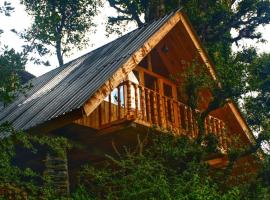 Sunlight Tree House and Cottage by Nature Nests，位于吉布的酒店