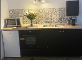 Studio bord de Creuse，位于克勒兹河畔阿尔让通的酒店