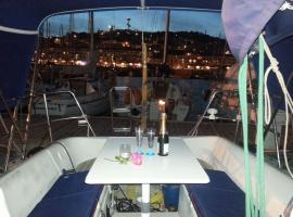 Nuitée à bord de Danilou un voilier de 9.50m，位于塞特港的船屋