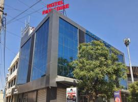 HOTEL PARADISE INN，位于Shinaya的酒店