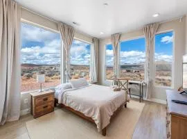 Page Arizona border town- Grand Serenity room with Mesa Views
