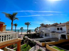 Bungalow on the beach 15 minutes from Valencia，位于瓦伦西亚的酒店