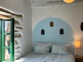 Cretan Holiday Cottage，位于依拉佩特拉的带停车场的酒店