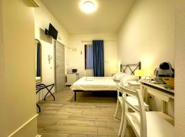 SG Rooms - Casa Laura，位于佩斯基耶拉德加达的酒店
