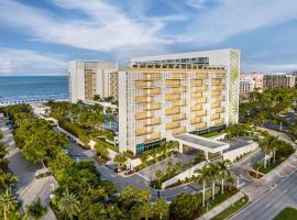 水晶海岸万豪酒店，位于马可岛马可步行广场附近的酒店