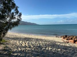 Hideaway Reef Cottage，位于Hideaway Bay的酒店