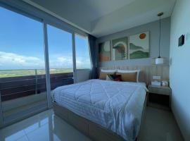 Sea View Apartment at Nuvasa Bay Kalani Tower in Nongsa Area，位于Telukmataikan的酒店