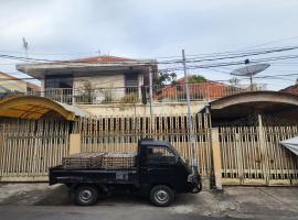 OYO 93863 Dv Homestay Syariah Genteng，位于泗水Genteng的酒店