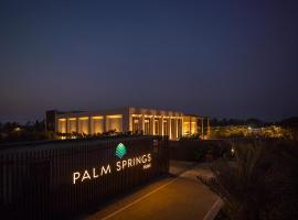 Palm Springs Resort，位于纳西克的酒店