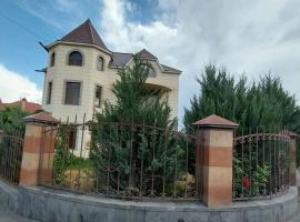 Сдается стильный особняк в Ереване!，位于埃里温的酒店