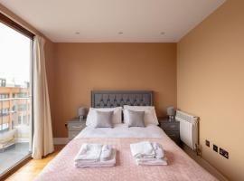 Charming One-Bedroom Retreat in Kingston KT2, London，位于泰晤士河畔金斯顿的酒店