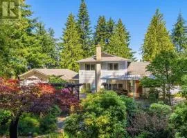 Beautiful home with one acre land for leisure time in Vancouver Island