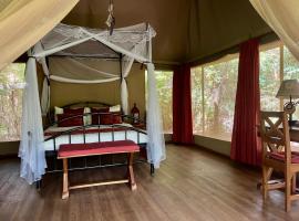 Ikweta Safari Camp，位于Maua肯尼亚野生生物服务署梅鲁国家公园办公室附近的酒店