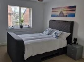 The Lancers - Double bedroom with onsuite, free parking, free high speed WiFi modern property close to channel tunnel, transport links - Easy reach to beach