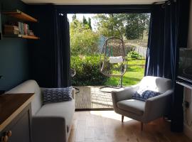 Cosy Garden Apartment near Oxford and the JR，位于牛津的公寓