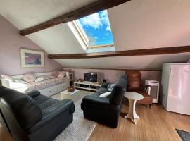 La Maison du bonheur - Gîte RULINA - Corancy，位于Corancy的酒店