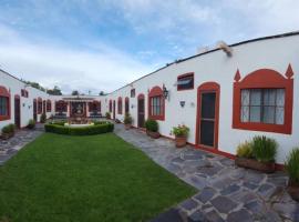 Residencia a 15min de San Miguel de Allende p/20 personas，位于Atotonilco的酒店