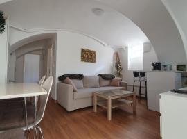 Quiet corner，位于瓦拉日丁的带停车场的酒店