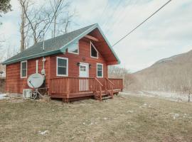 Mountainscape: Peaceful & Skiing，位于Roxbury的自助式住宿