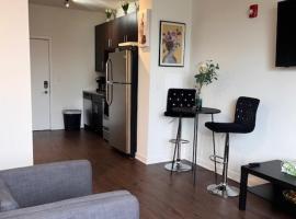 Stylish Studio w/Patio by Italian Market，位于费城的酒店