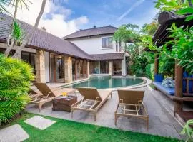 Enclose living 5Br Villa Center of Seminyak Near Beach