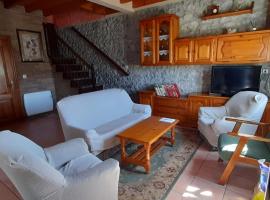 Casa para 5 personas con terreno en La Franca，位于Las Conchas的度假屋