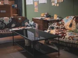 正在思考名字的背包房