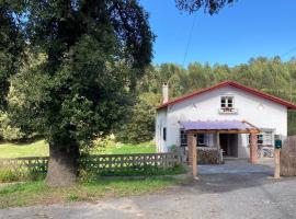 Ferienhaus für 3 Personen 1 Kind ca 86 qm in La Franca, Costa Verde Spanien Küste von Asturien，位于拉弗兰卡的酒店