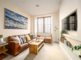 Stylish & Central 2BR Stockbridge Gem