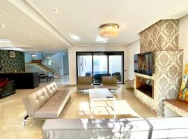 Luxury villa with private pool，位于卡萨布兰卡的酒店