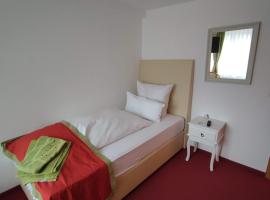 Room in Guest room - Comfortable single room with shared bathroom and kitchen，位于福尔巴赫的酒店