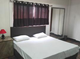 Hotel LION'S BNB，位于印多尔的酒店