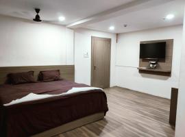 HOTEL NEW RATNAKAR，位于达曼达曼机场 - NMB附近的酒店