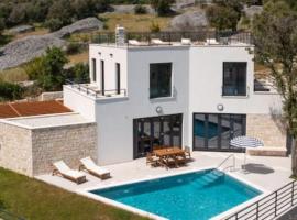 Luxury Holiday House Skrip with Private Pool，位于Škrip的酒店