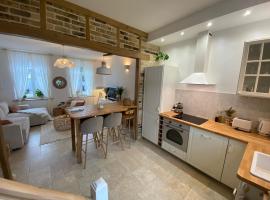 Duplex Cosy et Bohème avec parking proche Calais，位于Coulogne的酒店