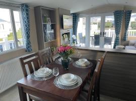Luxury Romantic 2 Bedroom Caravan Trecco Bay，位于纽顿的酒店