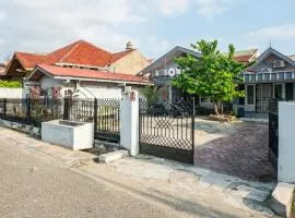 SUPER OYO Gandaria Guest House Near Masjid Raya Sumatera Barat