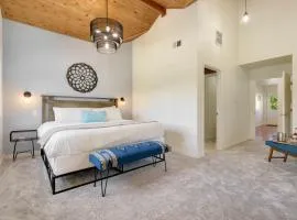 The Magnolia House in Old Town - Private Hot Tub