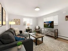 Stunning Downtown Condo - 5 min walk to Old Town!