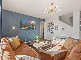 NEW! Family-friendly Home with Pool Table, King Beds，位于温莎的酒店