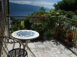 Schönes Ferienhaus Casa Romantica am Gardasee mit Seeblick in Tignale