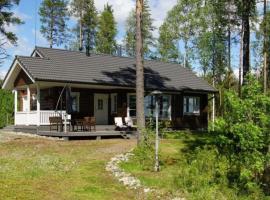 Hochwertiges Ferienhaus mit Sauna sowie Holzterrasse und Garten am See，位于索特卡莫的度假屋