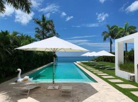 Villa con piscina en frente al mar con servicios，位于圣卡洛斯的乡村别墅