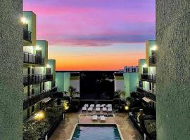 Heated Pools, Heated lazy river, 3 hot tubs-Privately owned Oceanfront renovated condo on 12th floor，位于默特尔比奇的酒店