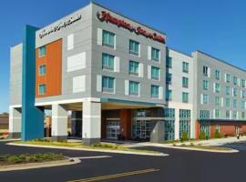 Hampton Inn & Suites Fultondale，位于Coalburg伯明翰-沙特尔斯沃思国际机场 - BHM附近的酒店