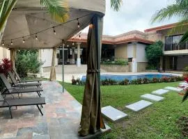 Luxury House near to Juan Sant. Airport, Alajuela.