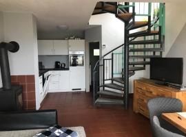 Hundefreundliches Ferienhaus in Zandt mit Terrasse, Grill und Garten - b48616，位于灿特的酒店